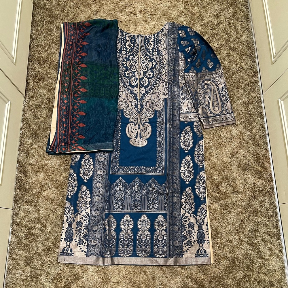 Edenrobe Jacquard self print suit with silk dupatta